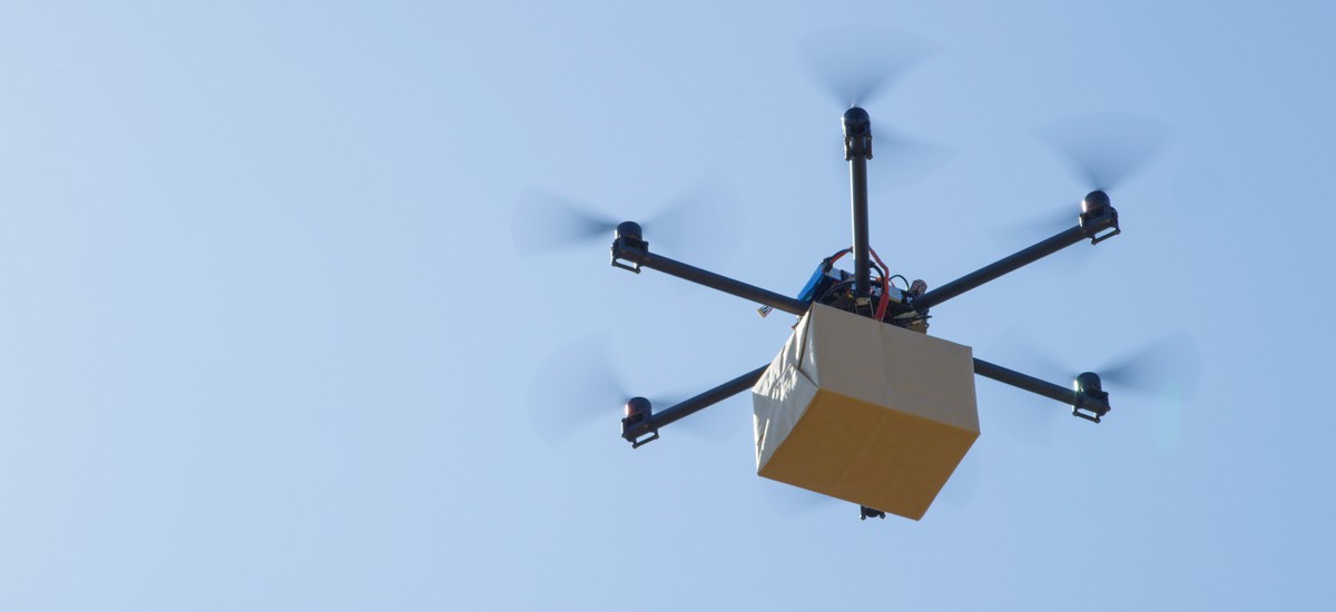 Building a model of the goods delivery system that uses unmanned aerial vehicles based on priority