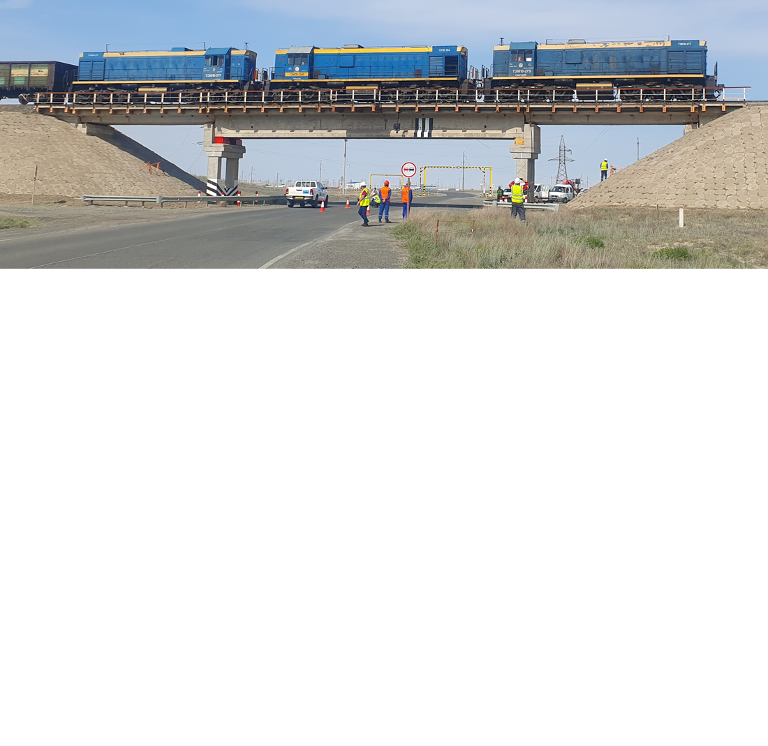 Identifying the stress-strain state of railroad overpass spans